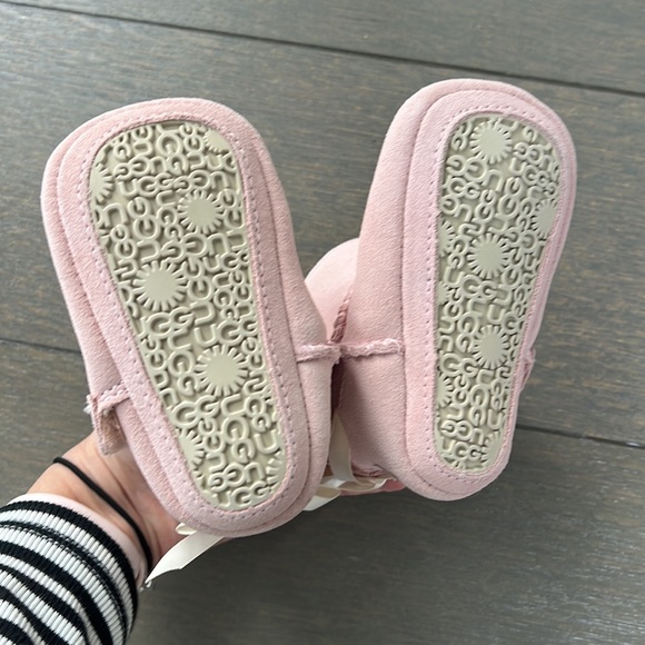 Pink Baby Uggs with Bows Size USA 02/03 - Picture 3 of 5